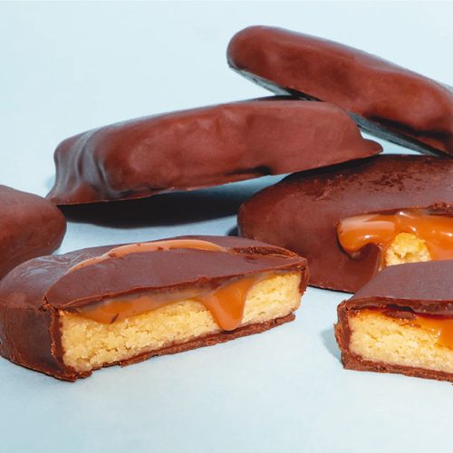 Blondie de macadamia con chocolate negro