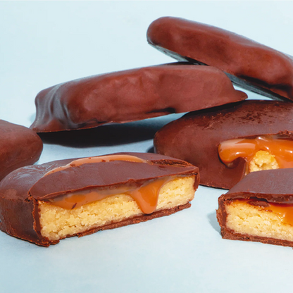 Blondie de macadamia con chocolate negro